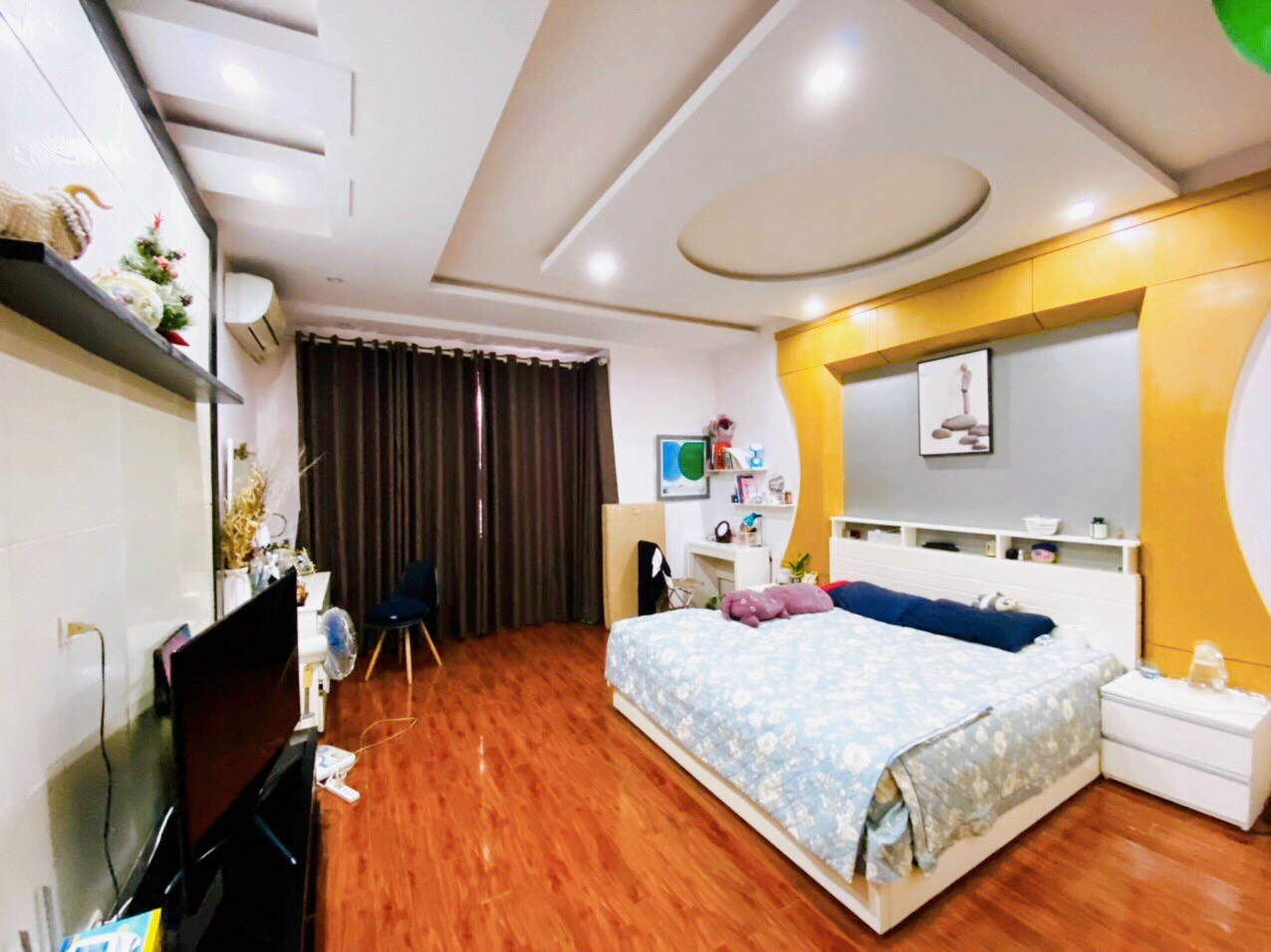 Bán nhà mặt đường 30m Thư Trung - Văn Cao, 92m 4 tầng GIÁ 6.95 tỉ sân cổng riêng