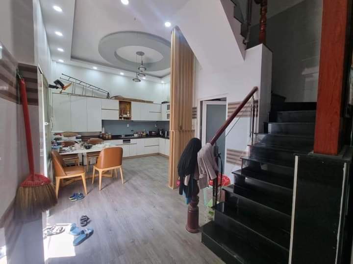 Bán Gấp nhà Thành Thái, Quận 10 ,30m chỉ có 4 tỷ 9 sở hửu ngay căn nhà 4 tầng.