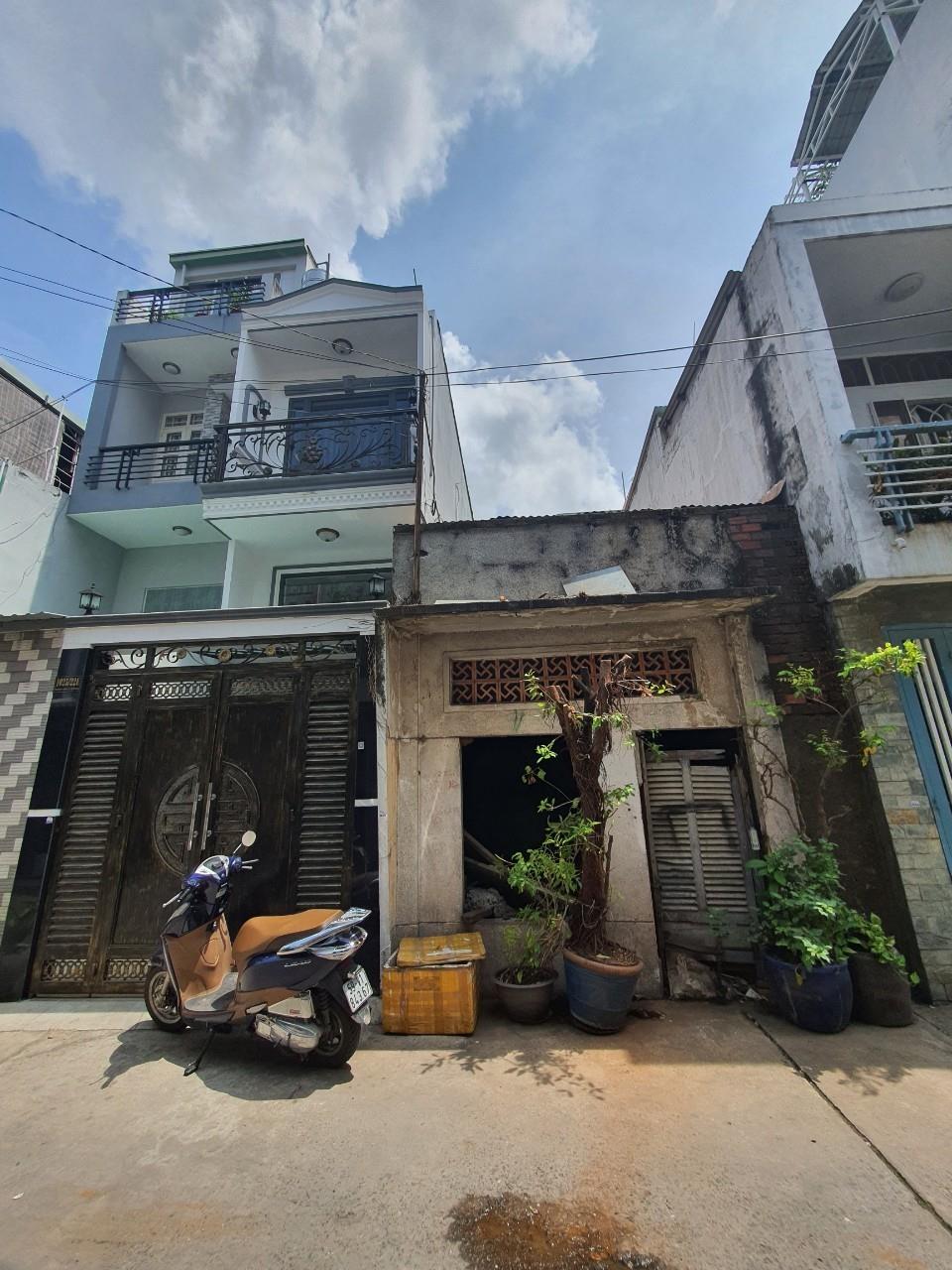 Bán đất Tặng Nhà - Cách Mạng Tháng 8 - 50m2 - phường 7 TRUNG TÂM Tân Bình - Nhỉnh 6 tỷ.