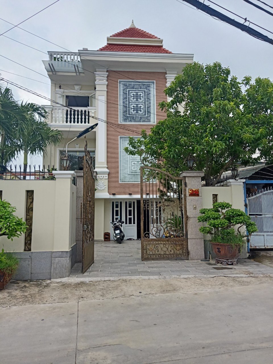 Bán biệt thự mặt tiền đường 12m Thới An 10. Diện tích 160m2, giá 12.5 tỷ có TL.