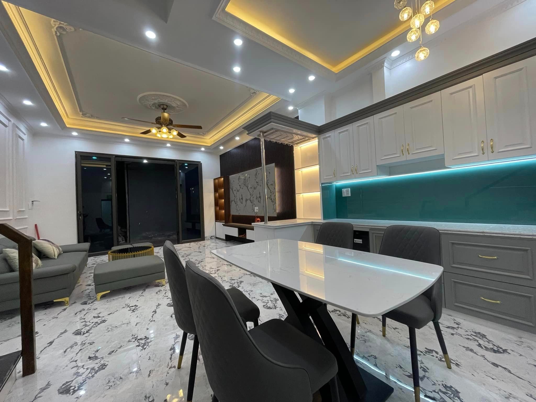 Bán nhà xây mới Lực Hành, 42m 4 tầng lung linh GIÁ 2.85 tỉ ngay gần Trung Lực.