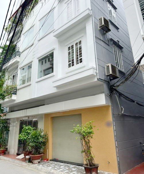 Bán nhà phố Kiều Sơn - Văn Cao, 43m 4 tầng lô góc GIÁ 2.98 tỉ ô.tô đỗ cửa 24h