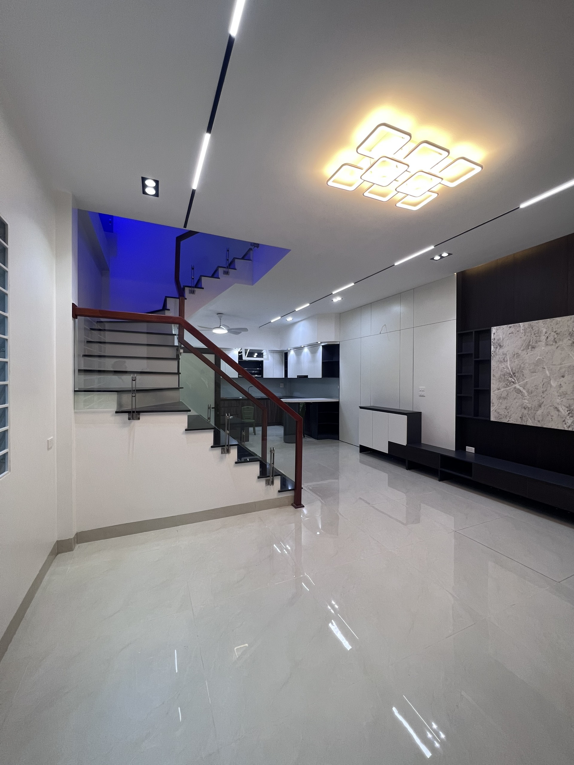 Nhà 5 tầng Trâu Quỳ Gia Lâm, đường 4m, giá 3,15 tỷ bao phí.