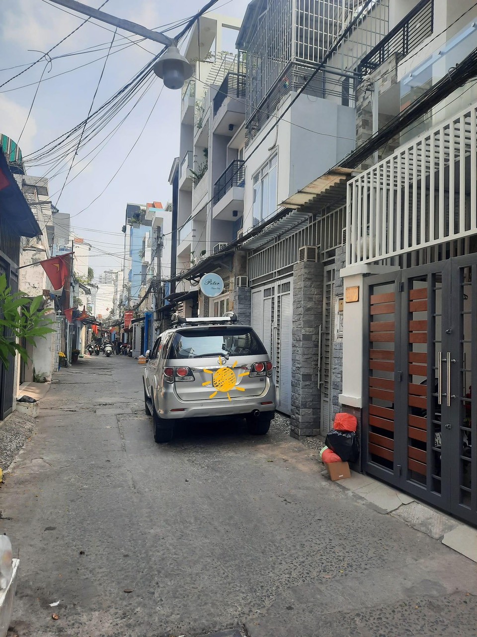 HẺM XE HƠI -KINH DOANH SẦM UẤT - KHU ĂN UỐNG Q6.