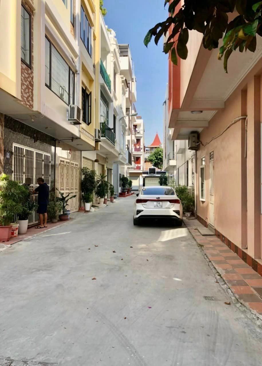 Chính chủ bán nhà phân lô TĐC Sao Sáng, 40m 4 tầng GIÁ 3.5 tỉ vị trí cực nông.