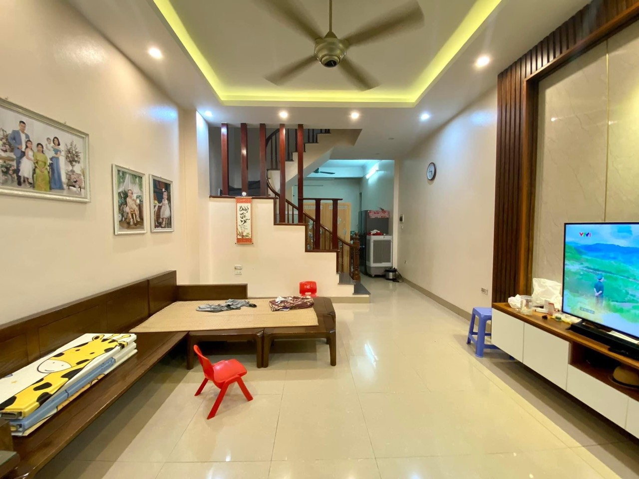 NHÀ TẠI KHU VỰC H.I.Ế. M CÓ KHÓ TÌM, PHÂN LÔ, Ô TÔ TRÁNH CHƯA ĐẾN 6TỶ, 4 Tầng, 3mt TẠI CHIẾN THẮNG, HÀ ĐÔNG.