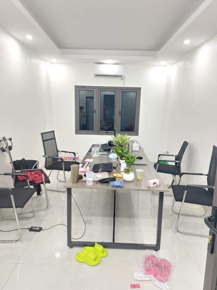 Thạch Bàn, Long Biên 31m2, 5 tầng, giá 2,75 tỷ.