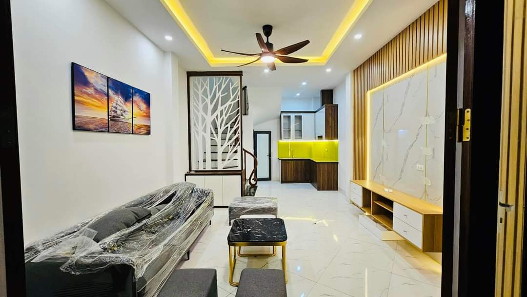 Bán nhà Giáp Bát, 40m2 x 5T x 4.9 tỷ, LÔ GÓC - Ô TÔ CÁCH 10M.