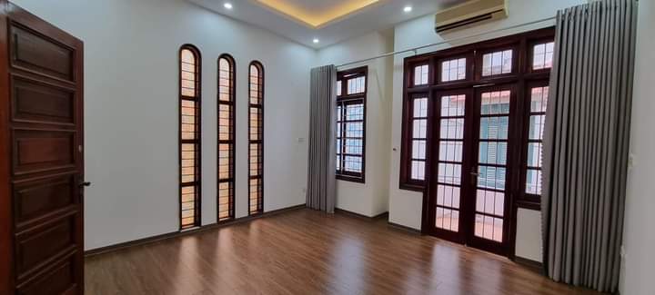Ngọc Lâm, Long Biên 50m2, 4 tầng, lô góc, ôtô, giá hơn 7 tỷ