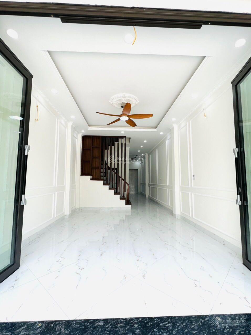 Bán nhà Tân Mai, 52m2 x 5T x 7.9 tỷ - Ô TÔ - KINH DOANH.