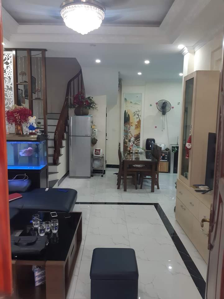 Bát Khối, Long Biên 38m2, 5 tầng, giá hơn 3 tỷ