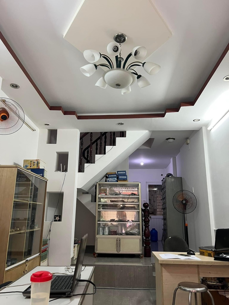 HẺM XE HƠI KINH DOANH - XE HƠI NGỦ TRONG NHÀ - KHU VIP QUẬN 10.