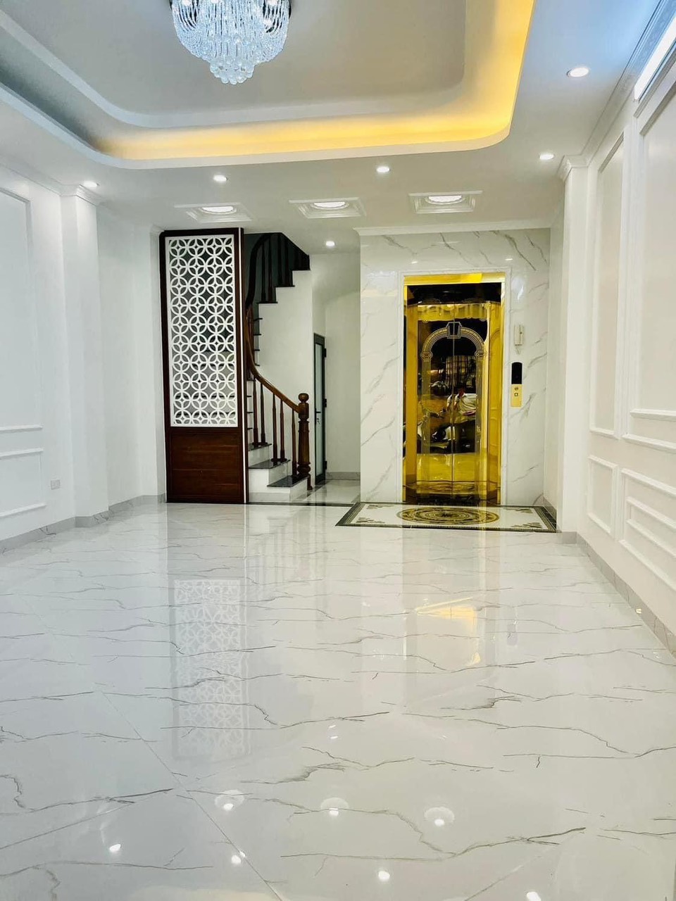 Bán nhà Tam Trinh, 42m2 x 5T x 6.1 tỷ, MẶT NGÕ - THANG MÁY - 20M RA MẶT PHỐ - LÔ GÓC.