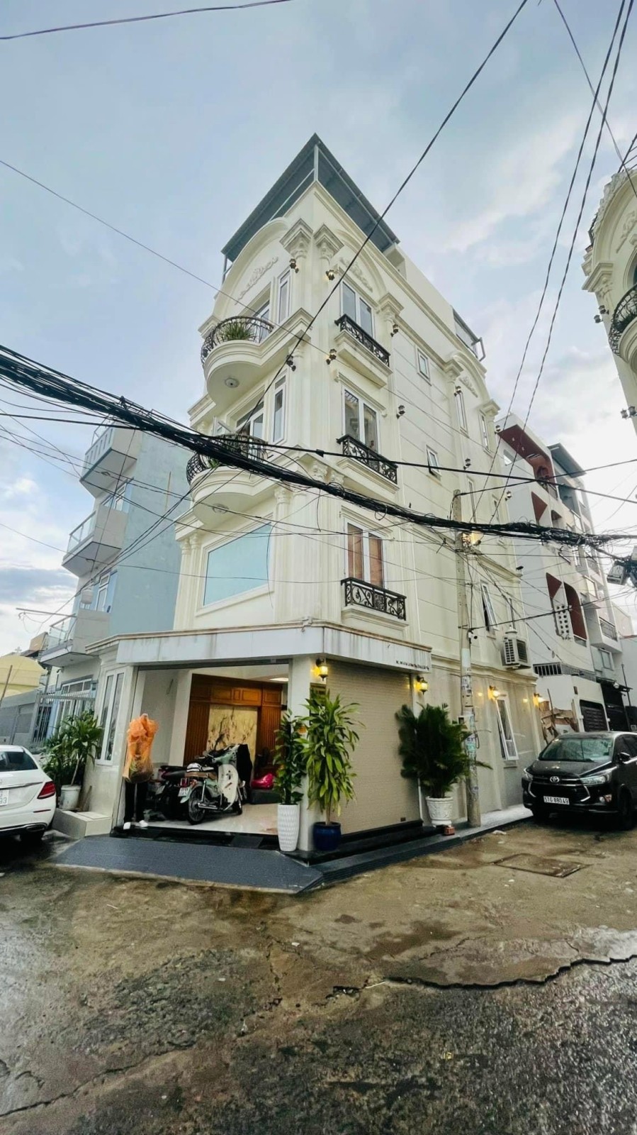 Bán Nhà Đẹp Gò Vấp 5 Tầng, Oto đỗ ngày đêm, Chỉ 5. tỷ Hơn xíu..