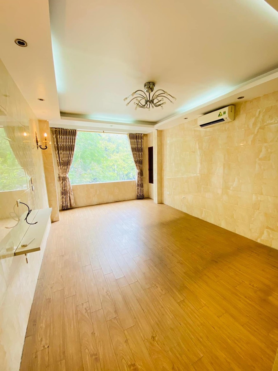 BÁN NHÀ MẶT PHỐ NGỌC HÀ BA ĐÌNH - VỈA HÈ - SỔ ĐỎ CHÍNH CHỦ - 9 PHÒNG KHÉP KÍN - NỞ HẬU - 2 THOÁNG