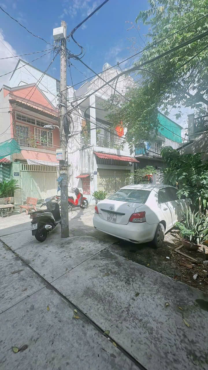 BÌNH TÂN GIÁP TÂN PHÚ - GẦN AEON - HẺM XE HƠI - NHÀ 2 TẦNG - 4 X 14 - Zá 2T950 TL.