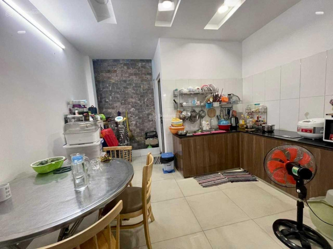 Bán căn hộ chung cư full nội thất giá 1, 5 tỷ, p. 14 , Bàu cát 1, Q. Tân Bình.