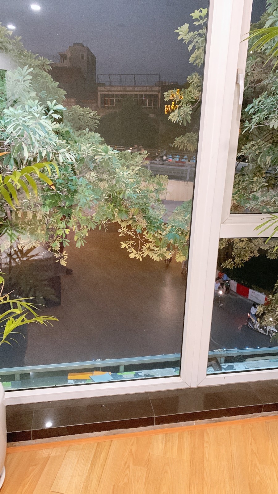 MẶT PHỐ NGUYỄN CHÍ THANH - 48M2 X 4 TẦNG - MT 6.3M - VỈA HÈ RỘNG ĐẸP - KD SẦM UẤT NGÀY ĐÊM.