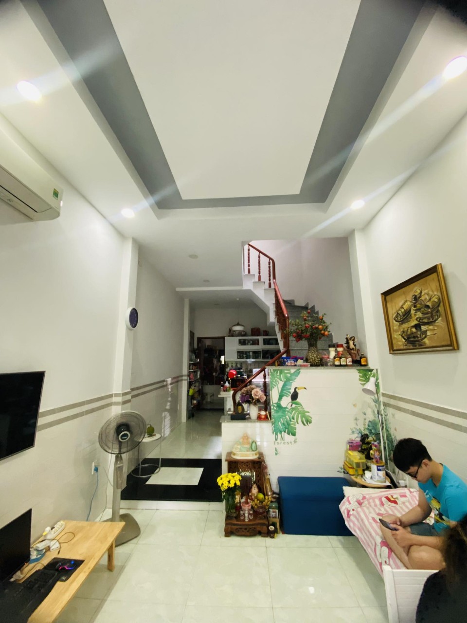 Bán nhà đường Nguyễn Sĩ Sách p15 đối diện chợ Tân Trụ gần 70m2 đất nhâ đúc 3 tấm đẹp như mới..