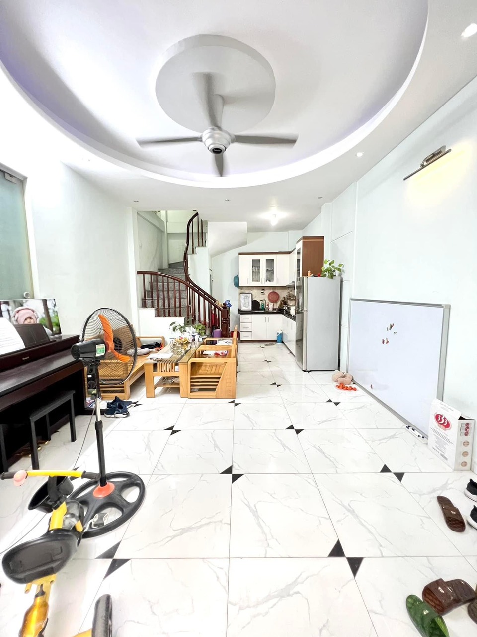 Bán nhà Vĩnh Hưng, 34m2 x 4T x 3.09 tỷ, NGÕ THÔNG - LÔ GÓC.