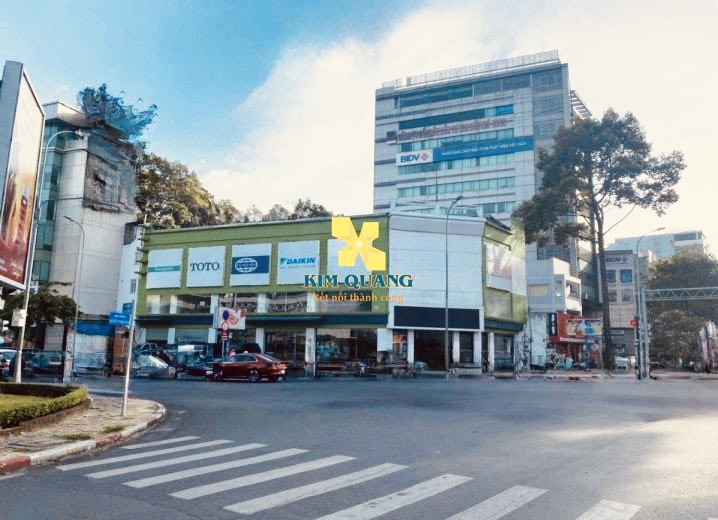 Cho thuê góc 2 MT 125 Cách Màng Tháng Tám và Nguyễn Thị Minh Khai, Quận 1.