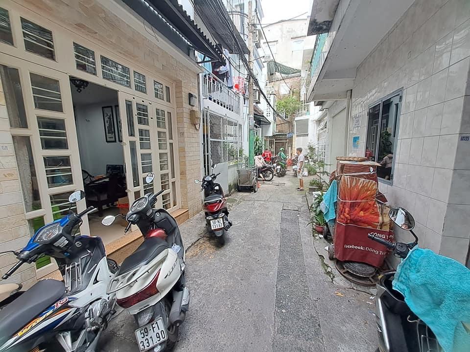 NHÀ TRUNG TÂM Q10. NHÀ 5 TẦNG MỚI ĐẸP LUNG LINH. CN 39.2M2..