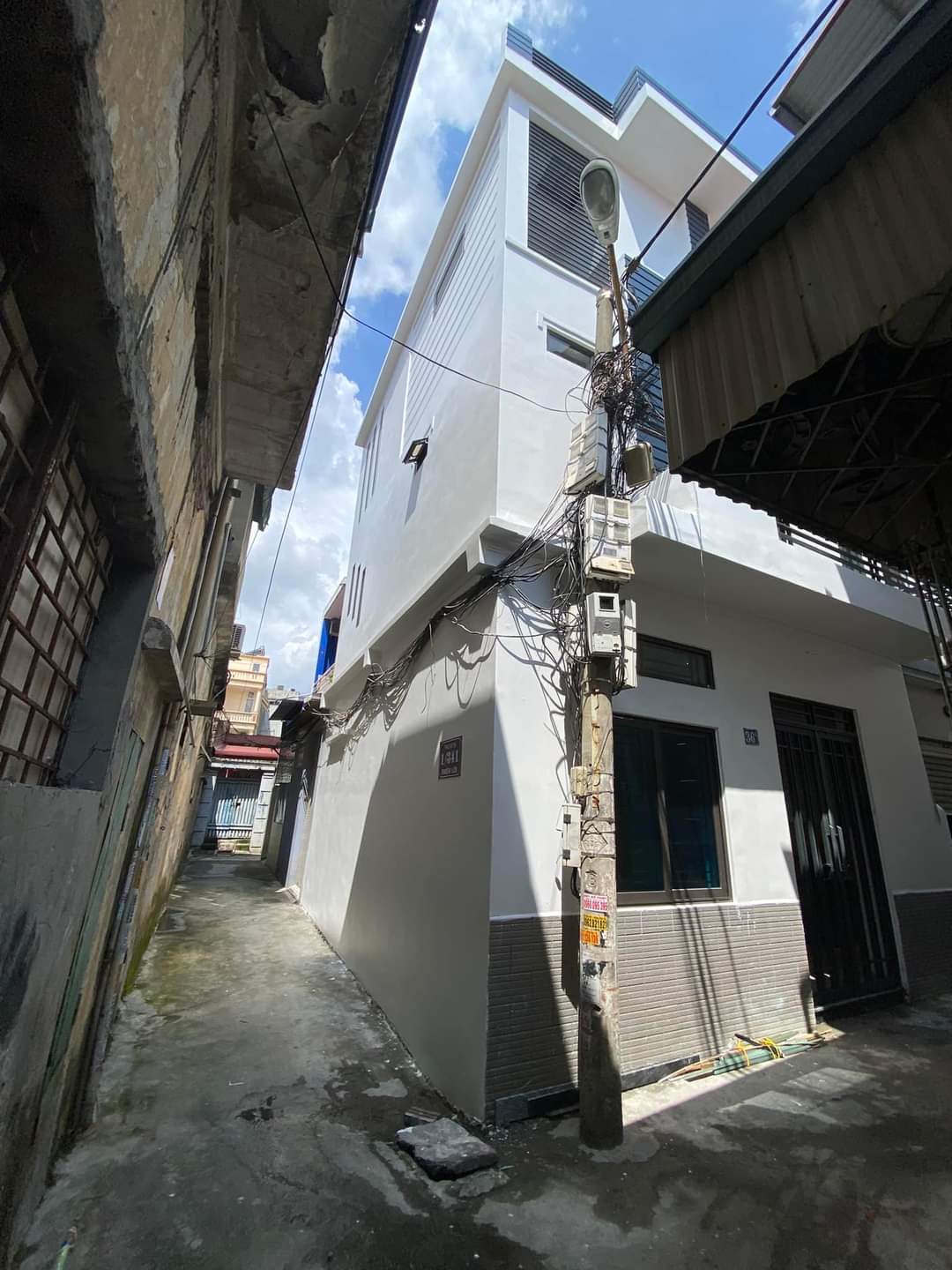 Bán nhà ngõ 363 Thiên Lôi, diện tích 42m 3 tầng GIÁ 2.2 tỉ lô góc cực đẹp.