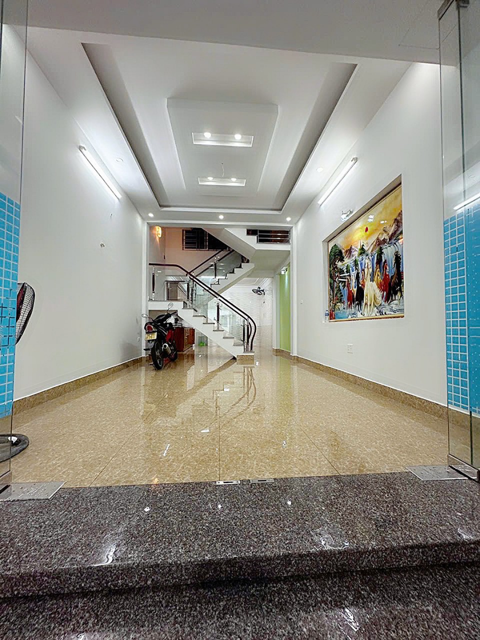 Bán nhà phố Thích Trí Hải - Hồ Sen, 65m 3 tầng, sân cổng rộng, GIÁ 3.9 tỉ.