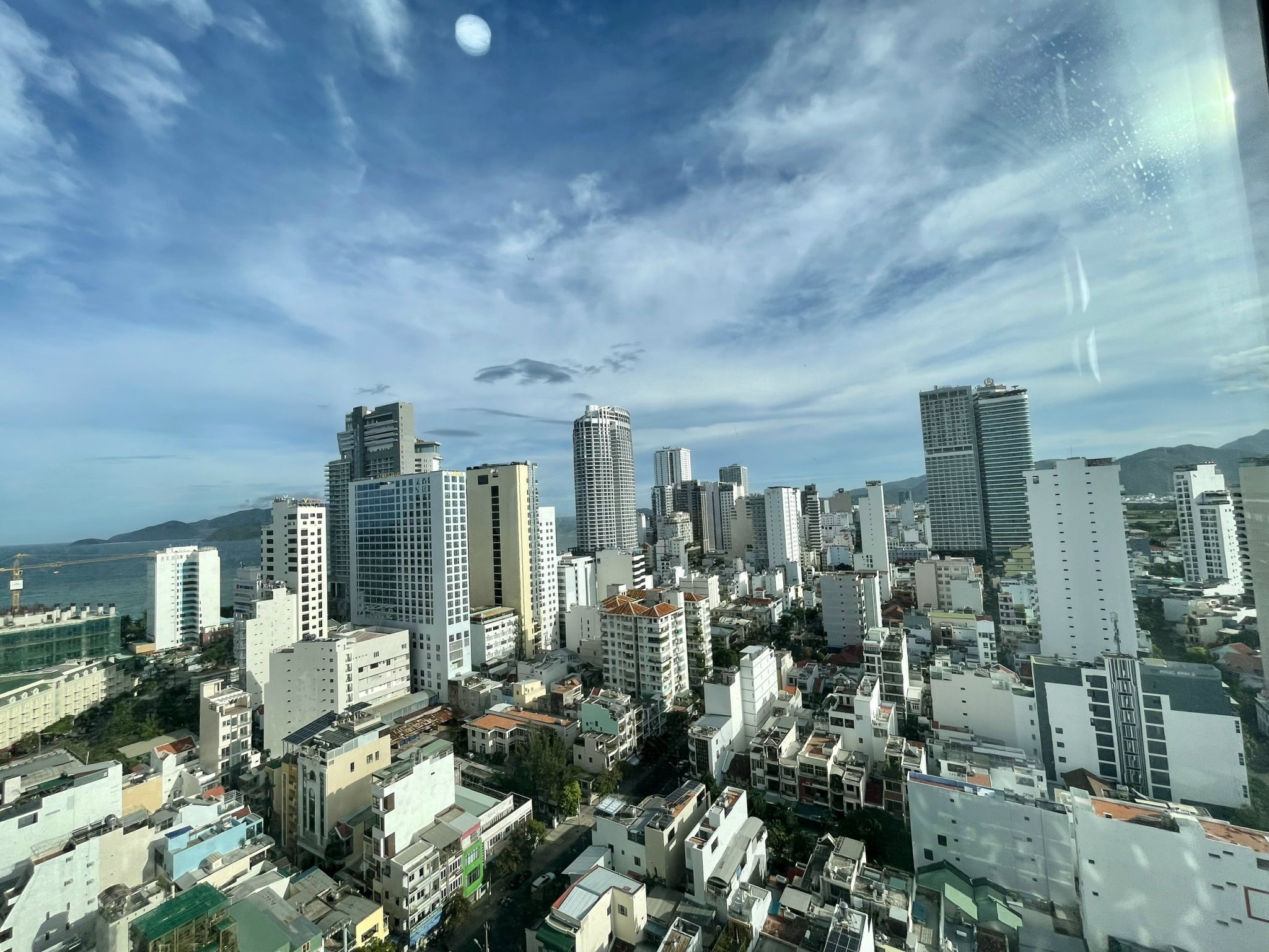 [GIÁ GIẢM MẠNH] Cho thuê căn hộ góc 3 phòng ngủ HUD Building, diện tích 90m2.