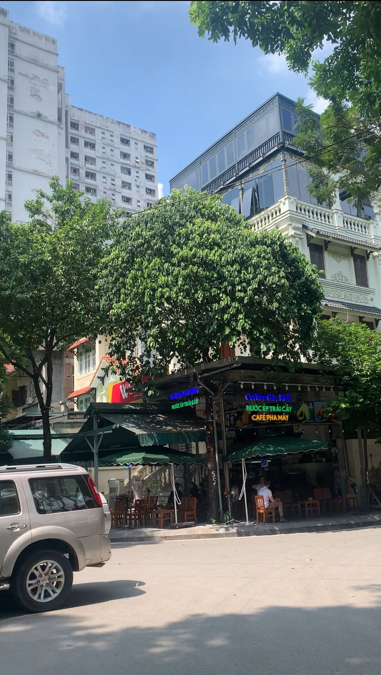 Bán biệt thự lô góc mặt phố Lưu Hữu Phước 227m2 mt 12m giá 50 tỷ.