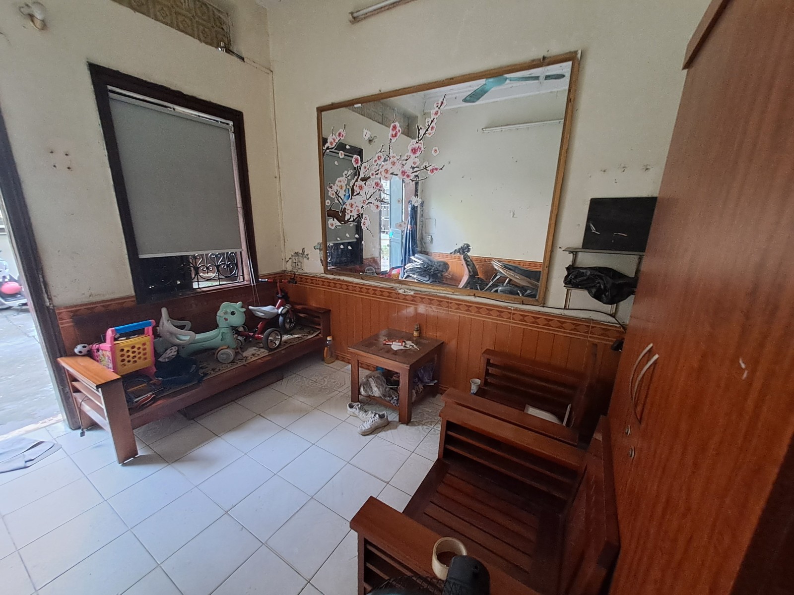 PHÂN LÔ - HOÀNG HOA THÁM - BA ĐÌNH - NGÕ THÔNG - GẦN PHỐ - 39M2 X 4 TẦNG - Ở SƯỚNG - NHỈNH 4 TỶ.