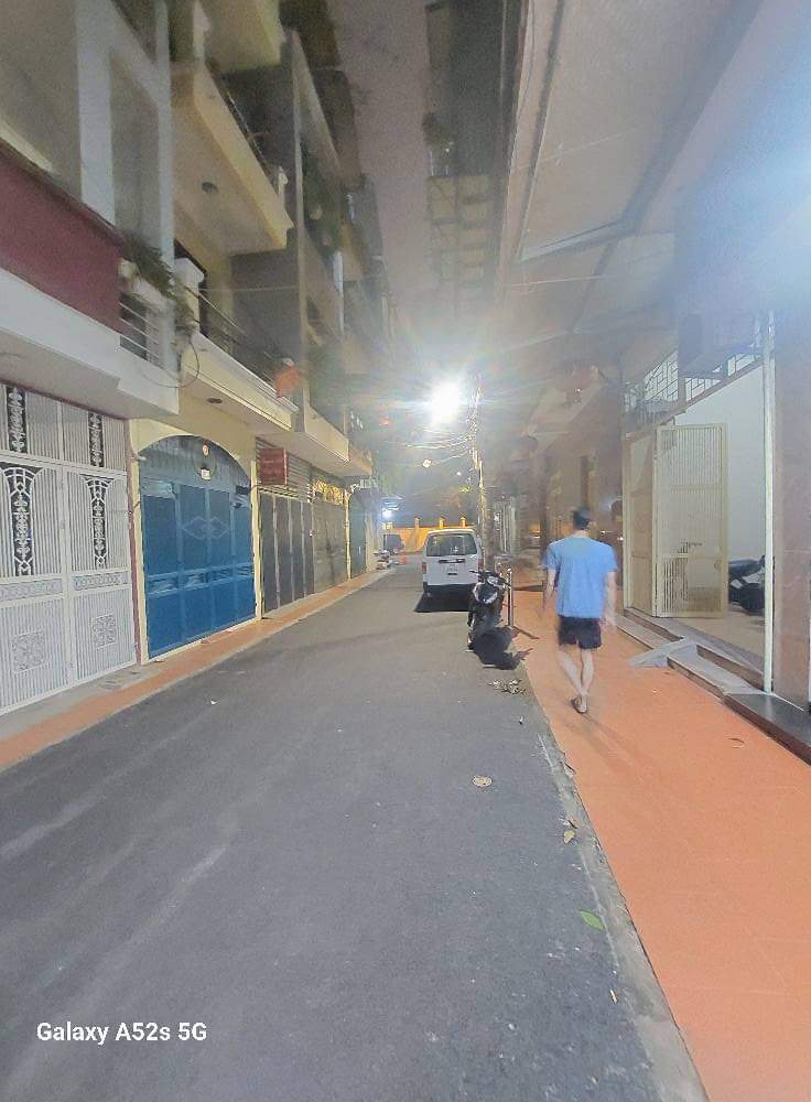 BÁN NHÀ ĐƯỜNG 800A CẦU GIẤY PHÂN LÔ VỈ HÈ ÔTÔ TRÁNH NHỈNH 9TỶ 55M 6T..