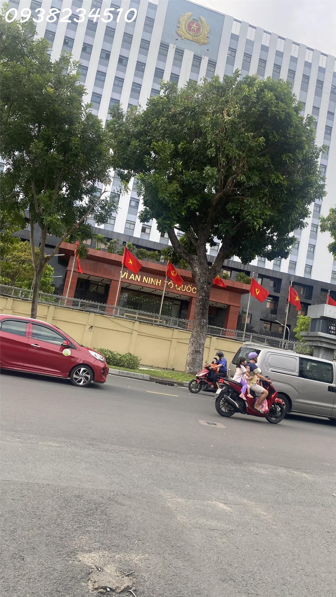 Mặt bằng kinh doanh Nguyễn Trãi, 5x16,2m, 85m2 đất, sân để oto rộng, giá 23 tỉ