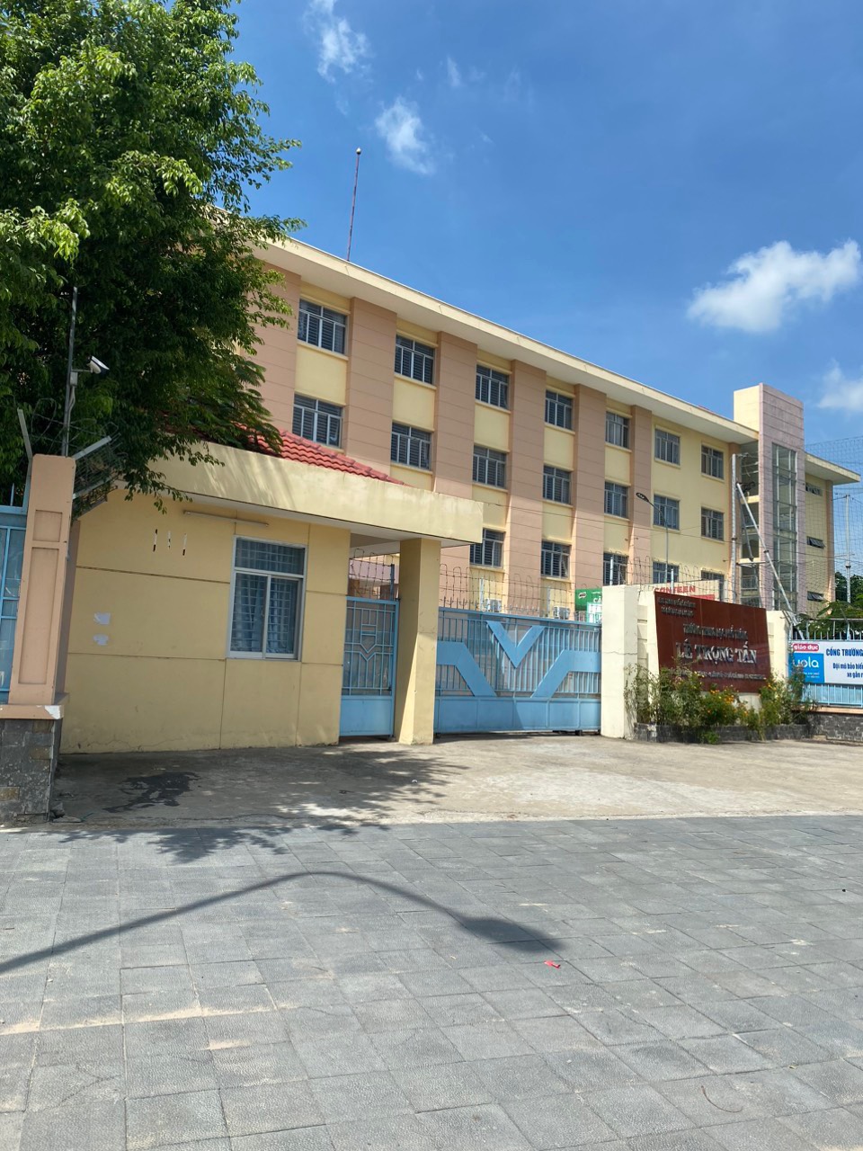 Bán nhà 1/ sát MT Bờ Bao Tân Thắng quận Tân phú 5 x 10-2T chỉ 3,8 tỷ TL tốt.