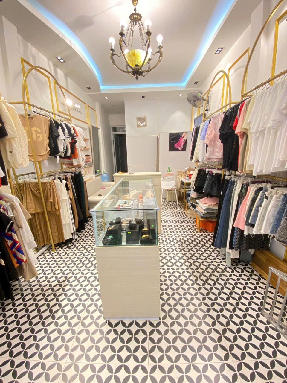 Bán nhà mặt đường Miếu Hai Xã vị trí cực đẹp, diện tích 37m 3 tầng GIÁ 4.5 tỉ.