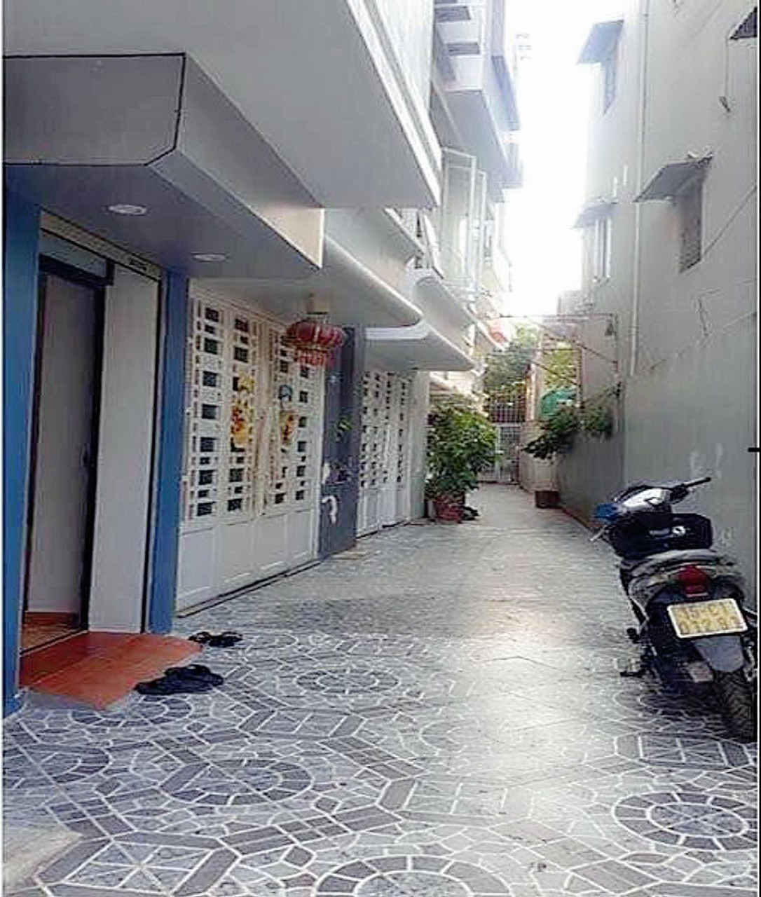 Bán nhà ngõ 193 Hồ Sen, diện tích 42m 4 tầng GIÁ 2.8 tỉ.