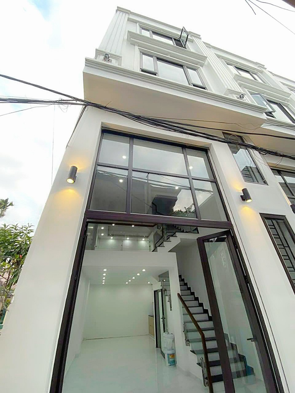 Bán nhà xây mới diện tích 41m 4 tầng cực đẹp GIÁ 3.5 tỉ ngay sau mặt đường Hồ Sen.