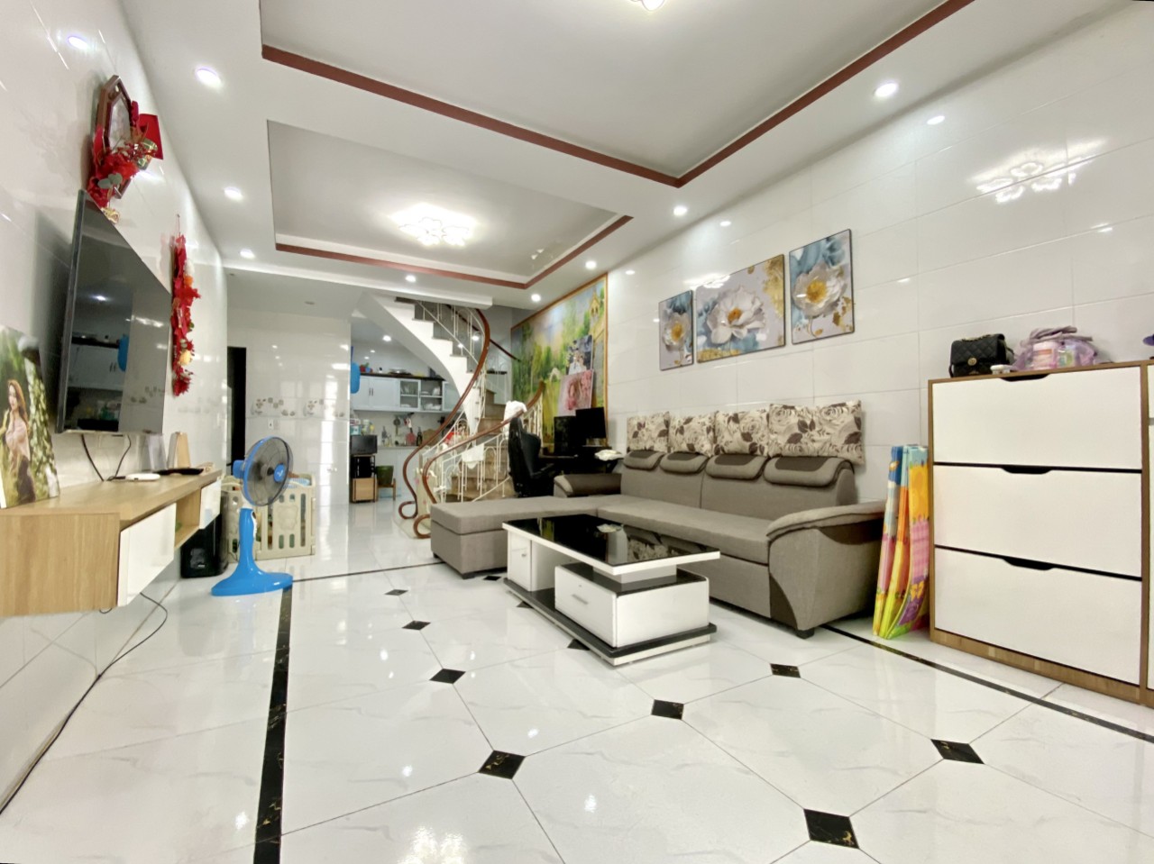 Bán nhà đẹp đường Dư Hàng, diện tích 42m 2 tầng GIÁ 1.7 tỉ.