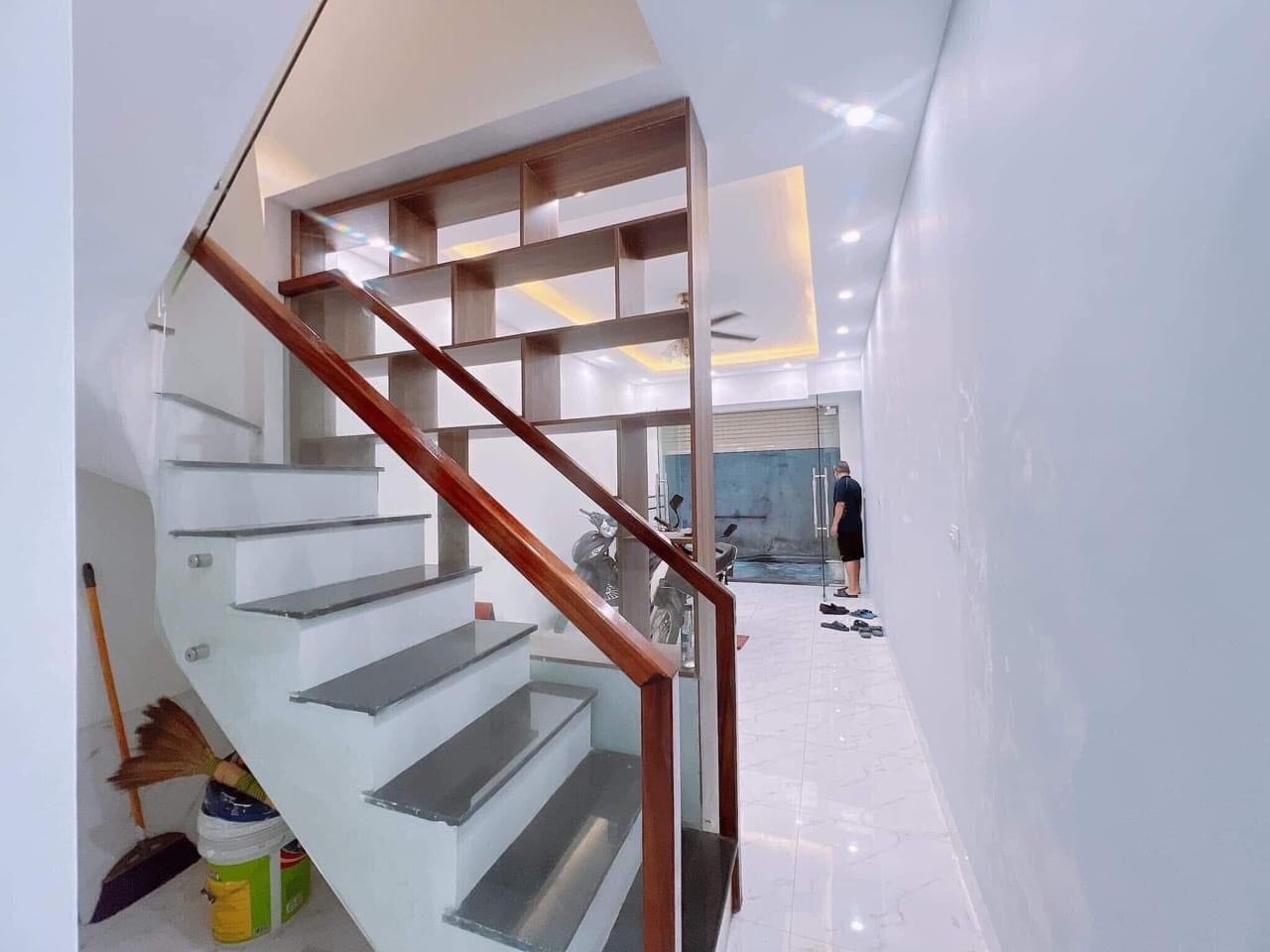 NHÀ ĐẸP 4 TẦNG ĐÊ LA THÀNH, 47M, MT 3,7M, 3 GÁC, GẦN PHỐ, SỔ A4, GIÁ 4,85 TỶ CÓ TL.