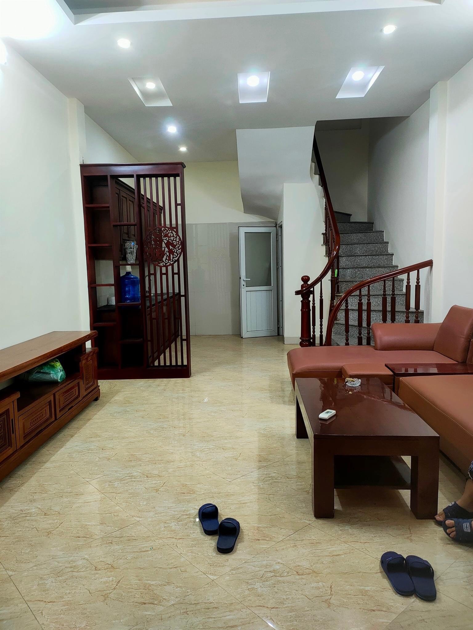 Hàng xóm Royal 213 Giáp Nhất 30m 4 tầng 3.35 tỷ.