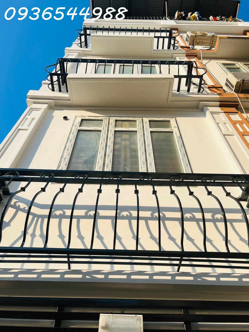 Bán gấp nhà gần trường C3 Thạch Bàn, ô tô đỗ cổng, chỉ 2.7 tỷ.