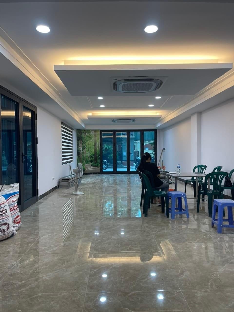 LÔ GÓC – VỈA HÈ 2 BÊN – OTO DỪNG ĐỖ - TÒA NHÀ 8T MỚI PHỐ HOÀNG CẦU – 75M2 – CHO THUÊ HÁI TIỀN.