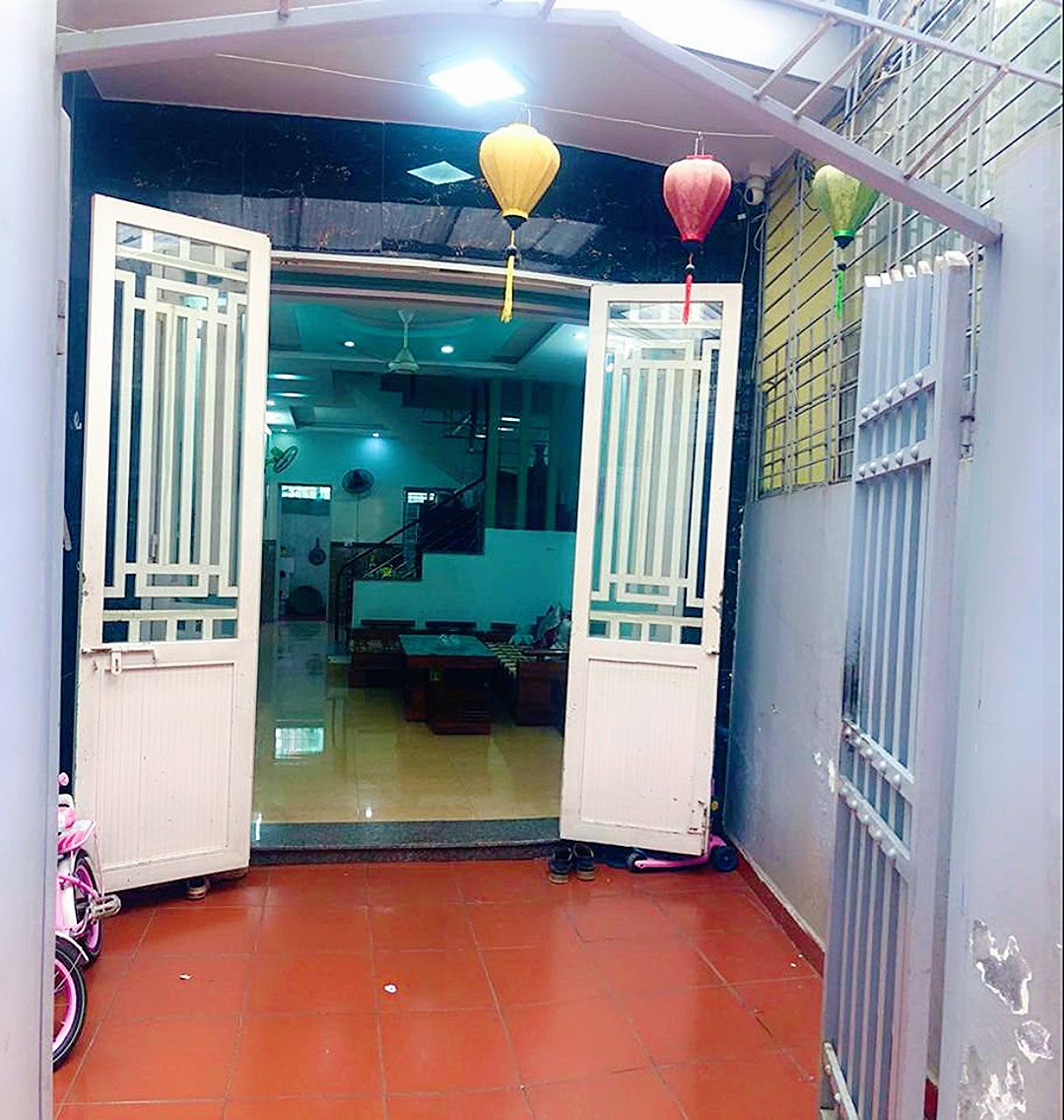 Bán nhà phố Thiên Lôi, diện tích 50m 3 tầng sân cổng riêng, GIÁ 2.25 tỉ.