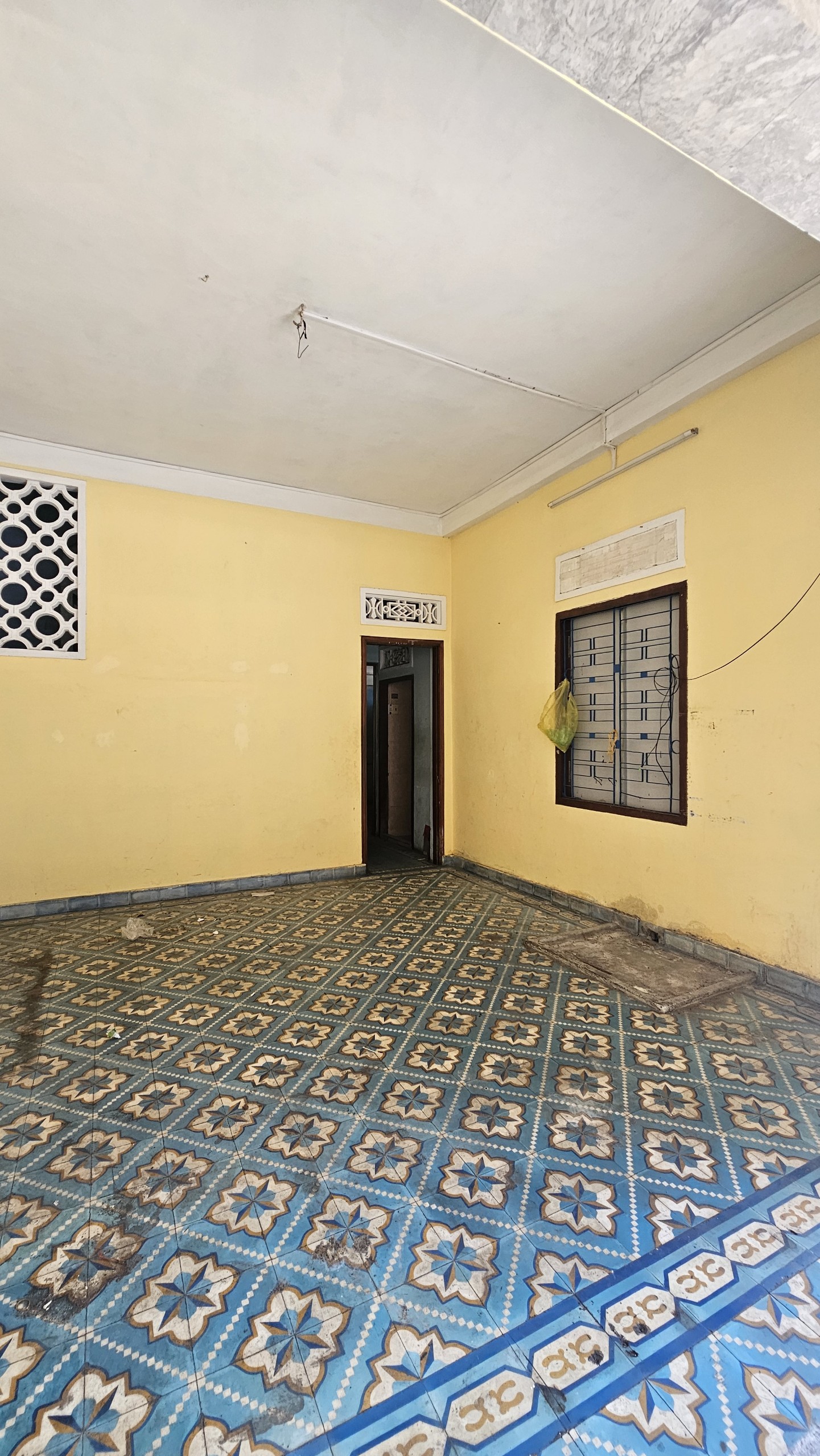 CHO THUÊ NHÀ LÔ GÓC 2 MẶT TIỀN NGUYỄN THỊ MINH KHAI, VỊ TRÍ SẦM UẤT, DIỆN TÍCH 132m2.