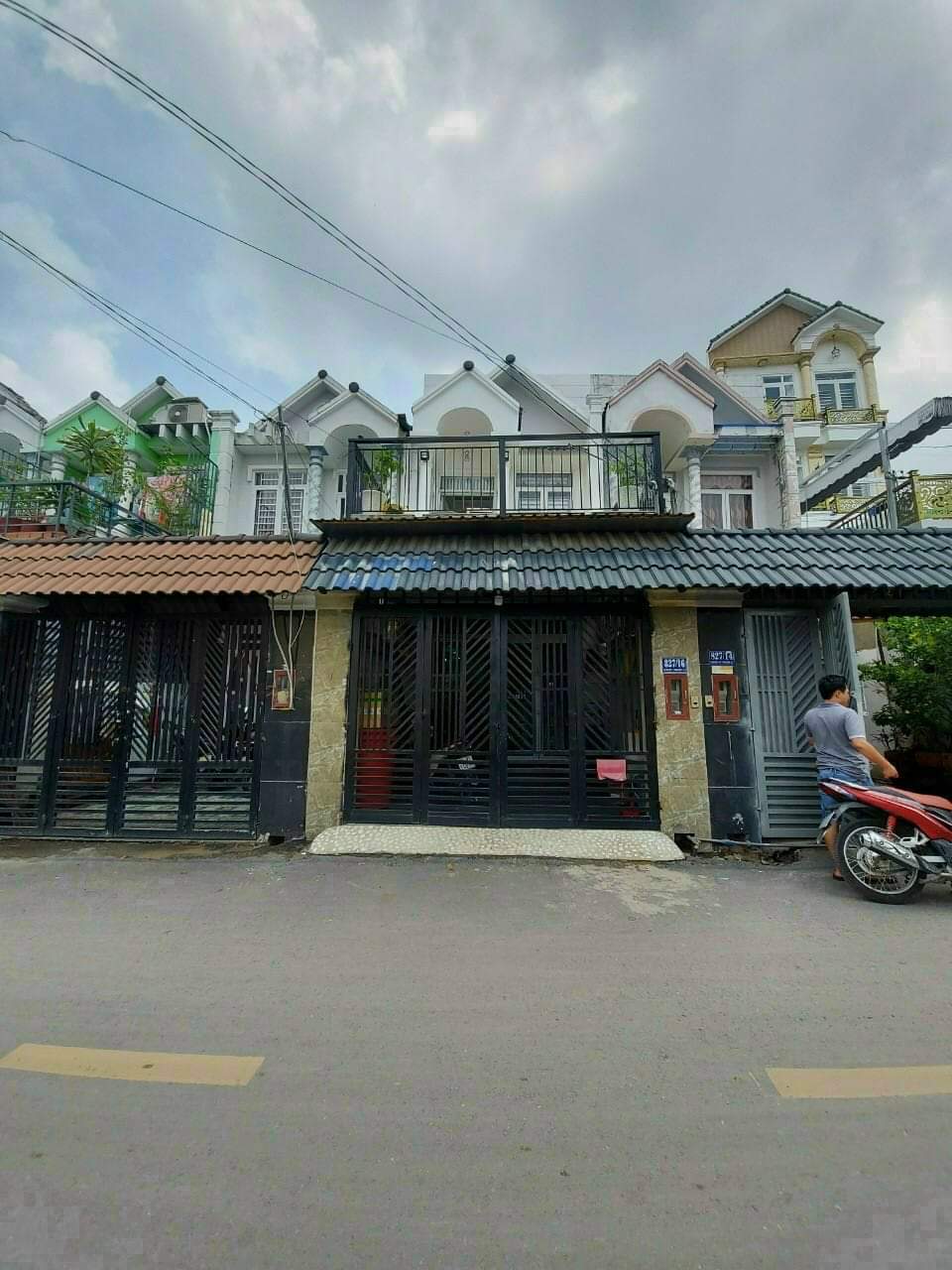 Bán nhà đường Hà Huy Giáp quận 12 gần Gò Vấp 4x20 dúc 2 tấm đường 12m nhà đẹp vào ở ngay.