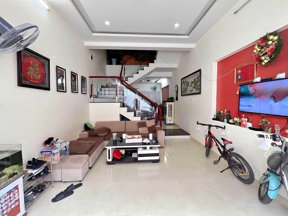 Bán nhà mặt ngõ Xóm Trung - Văn Cao, 47m 4 tầng GIÁ 3.4 tỉ.