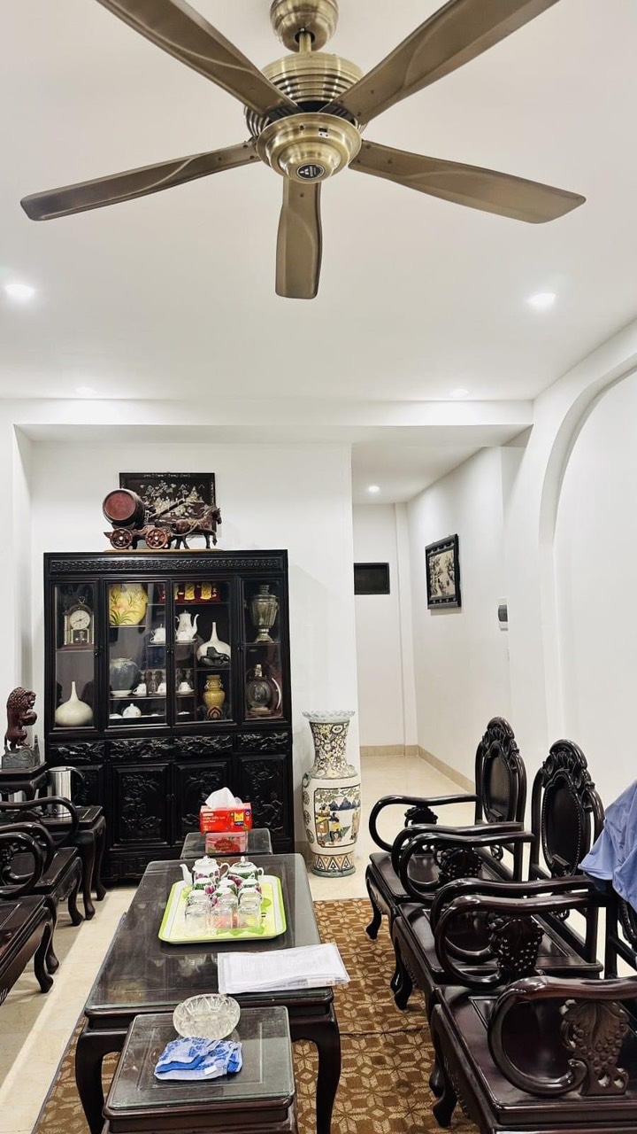 BÁN NHÀ PHÁO ĐÀI LÁNG ĐỐNG ĐA - XÂY CHẮC CHẮN - MỚI ĐẸP - 7 TẦNG THANG MÁY - OTO 4 CHỖ LÙI CỬA - 10M RA OTO TRÁNH !!!