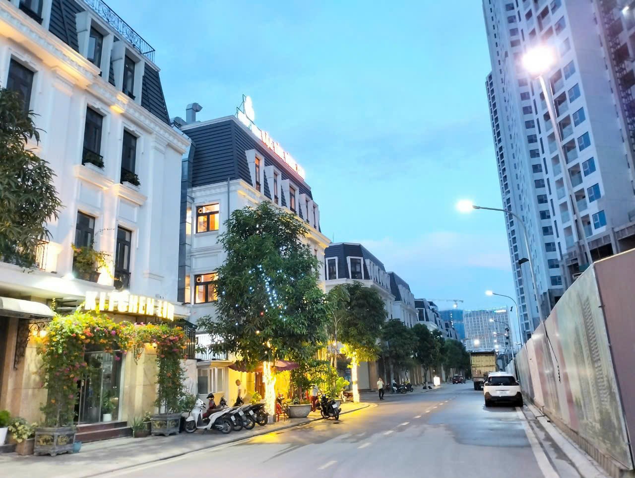 Mrs Tâm Bán nhà mặt đường Dân Lập, Lê Chân, Hải Phòng 3 tầng 72m2 giá 4.95 .