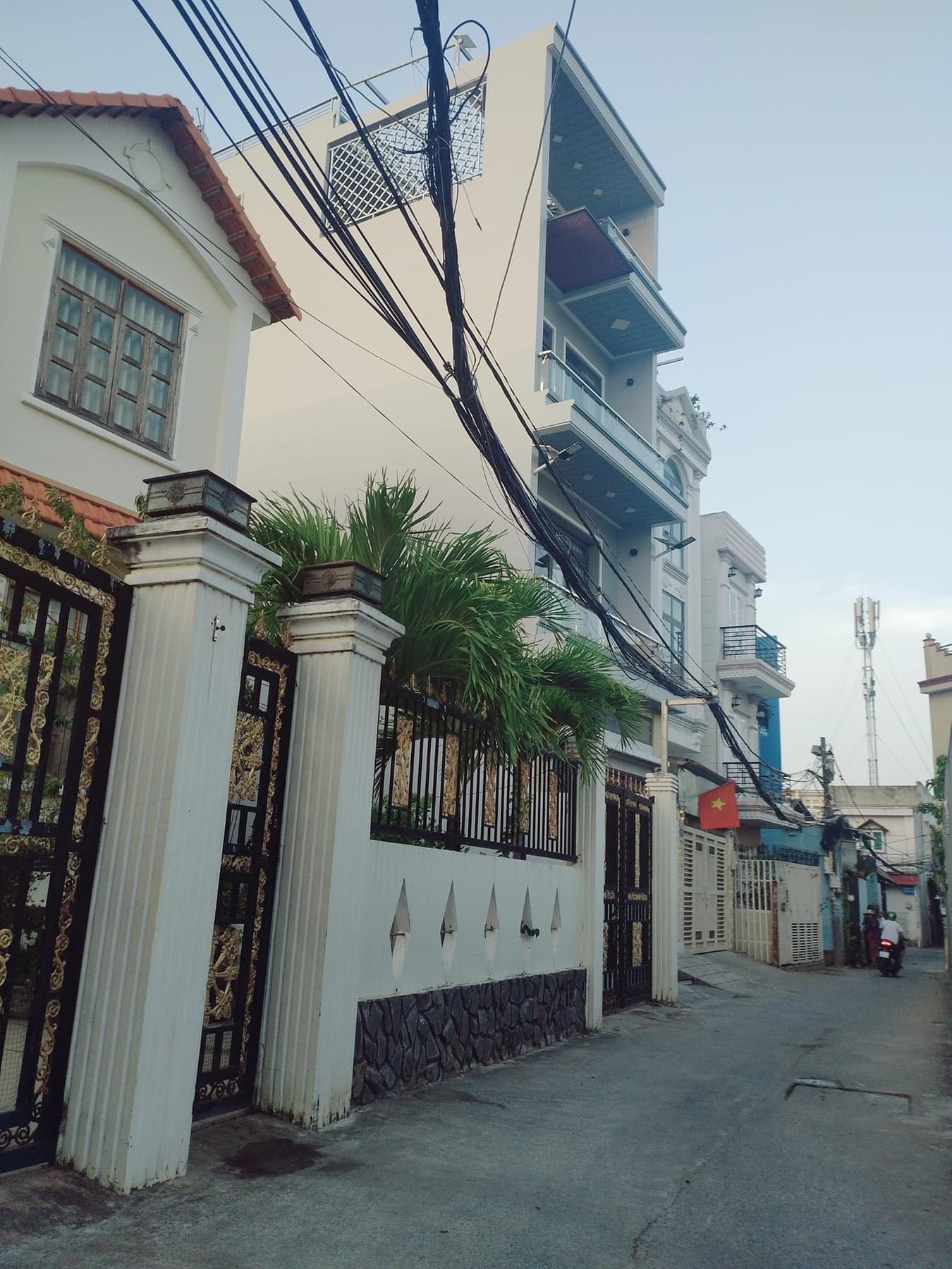 BÁN NHÀ GIẢM GIÁ 6 tỷHXH HUỲNH TẤN PHÁT. PHÚ XUÂN .NHÀ BÈNHÀ GÓC 2 MẶT THOÁNG. CÁCH MẶT TIỀN 3 CĂN. ĐỐI DIỆN AMELIE