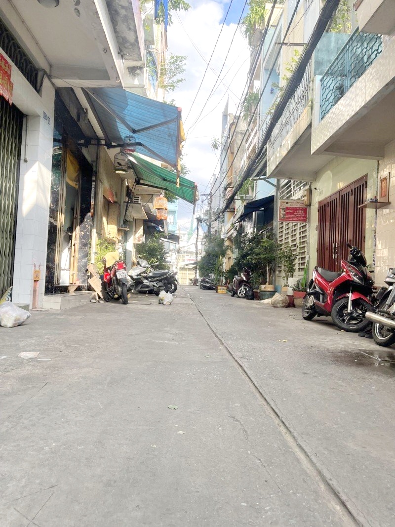 Nhà Hẻm Xe Hơi 6M, Lạc Long Quân - Quận 11, 33m2, giá chỉ 3tỷ999.